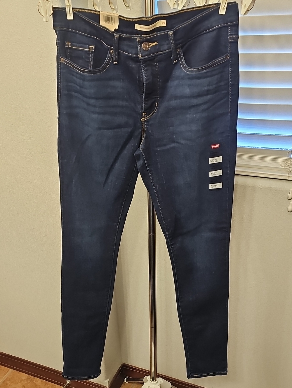 NWT Levi's 311 Shaping Skinny Womens Size 8 Long W29 L32